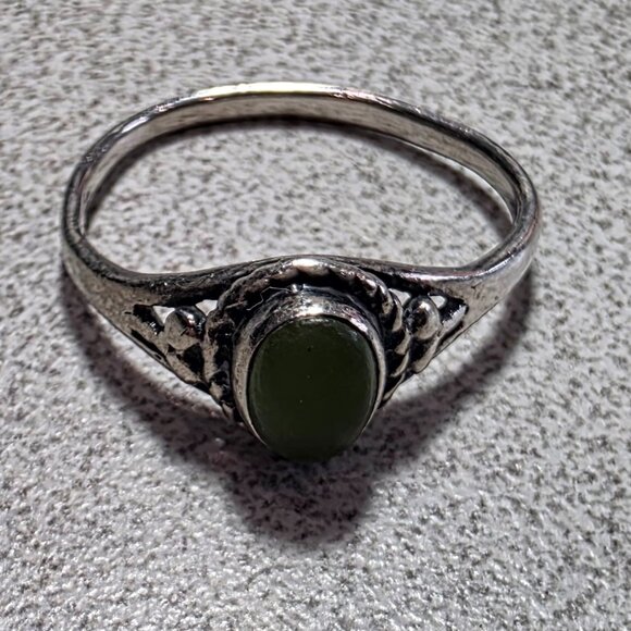 Silver and Jade ring, size 9 - Picture 2 of 4